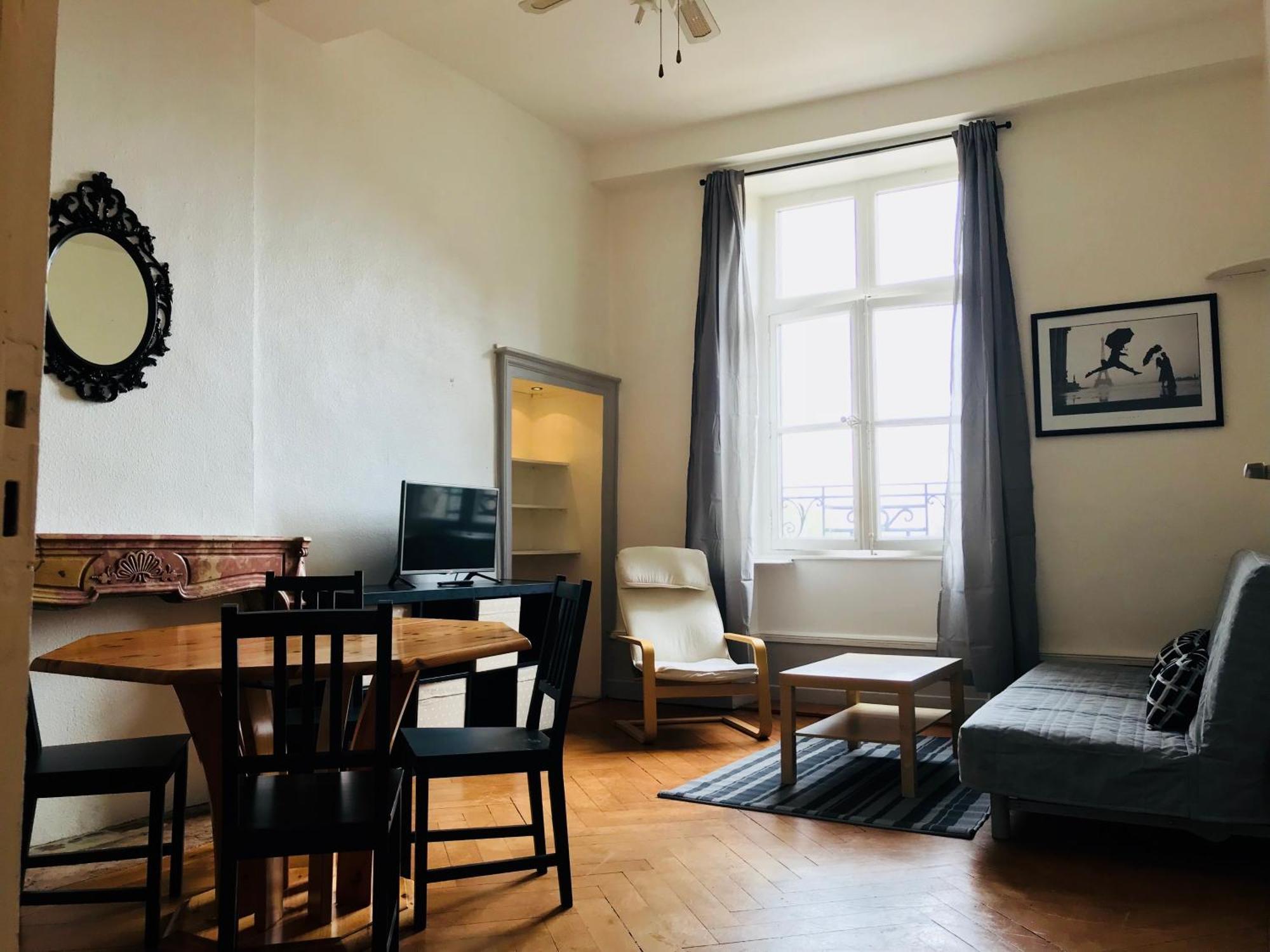 Nos Studios Au Centre Ville A 多勒 外观 照片